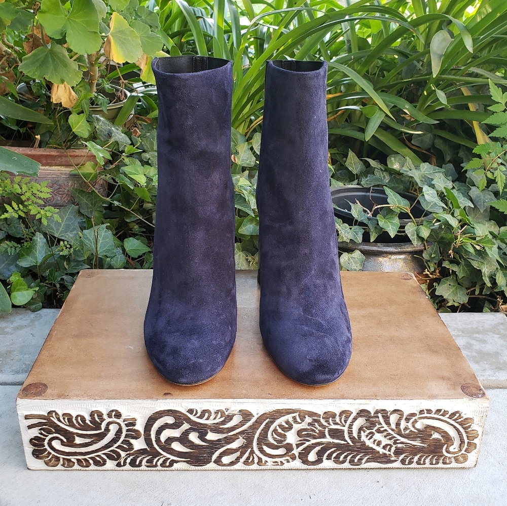 Timeless Chic Navy Italian Suede Rag & Bone Bootie - Picture 3 of 8